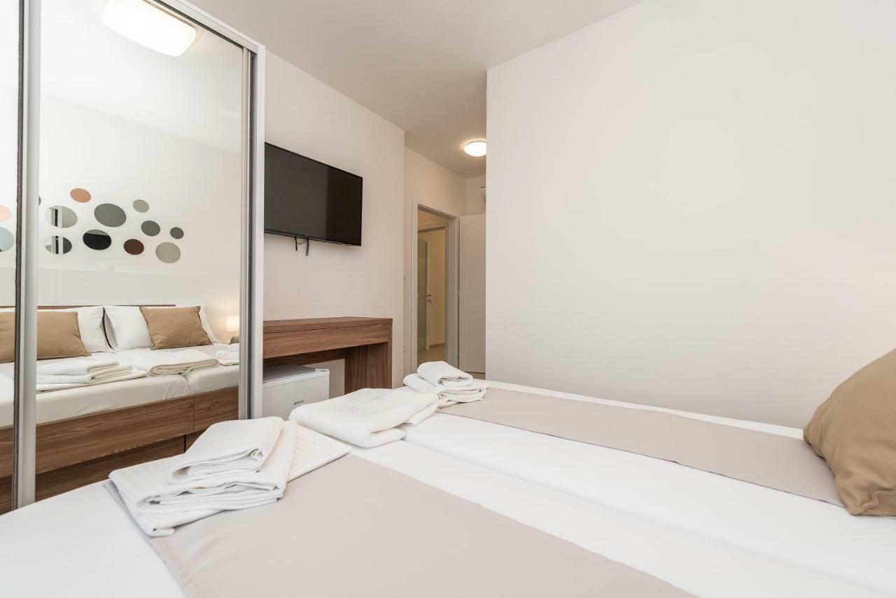 Apartments & Rooms Pool Villas Maris Novalja Exterior foto