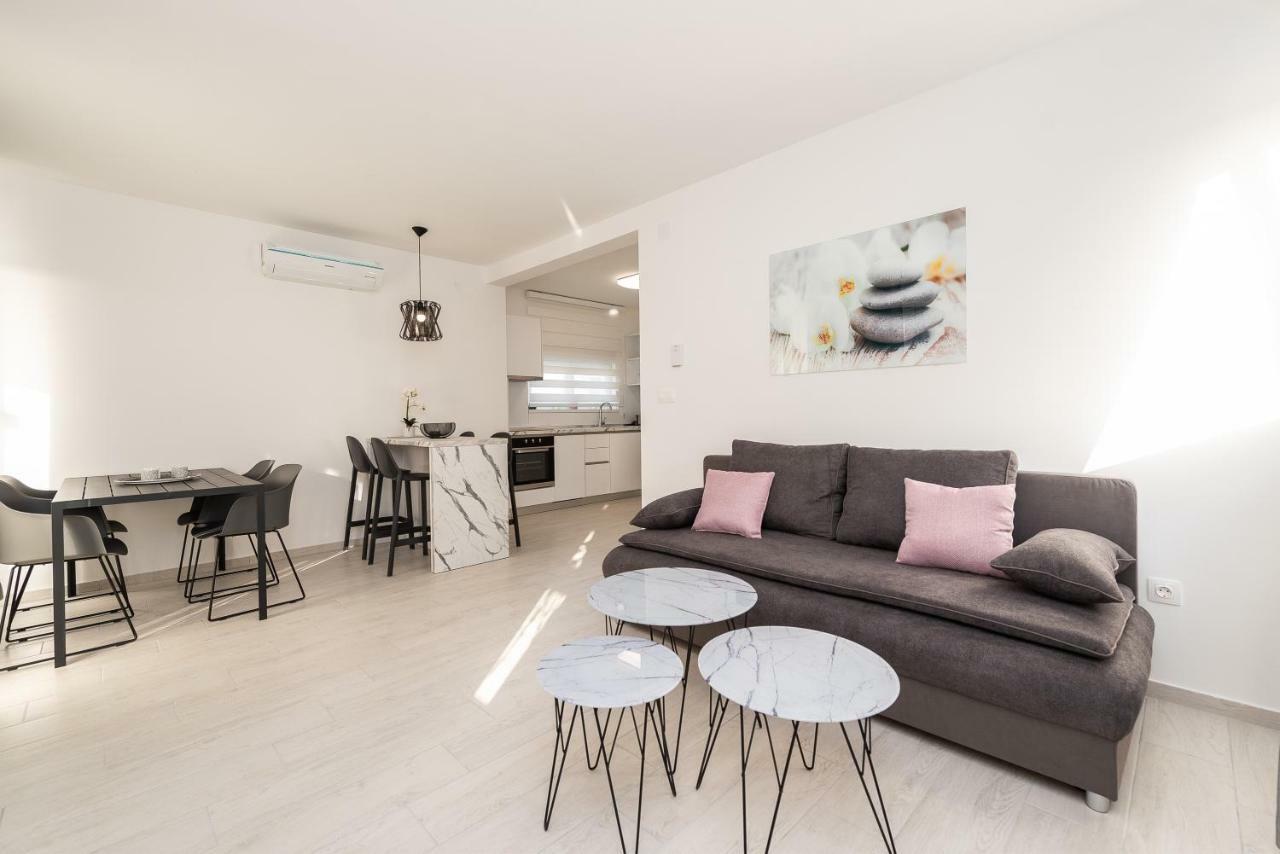 Apartments & Rooms Pool Villas Maris Novalja Exterior foto