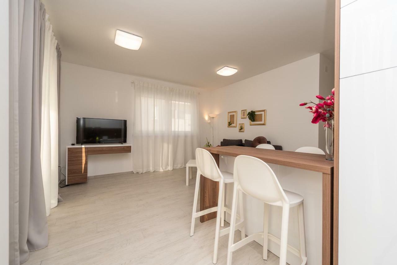 Apartments & Rooms Pool Villas Maris Novalja Exterior foto